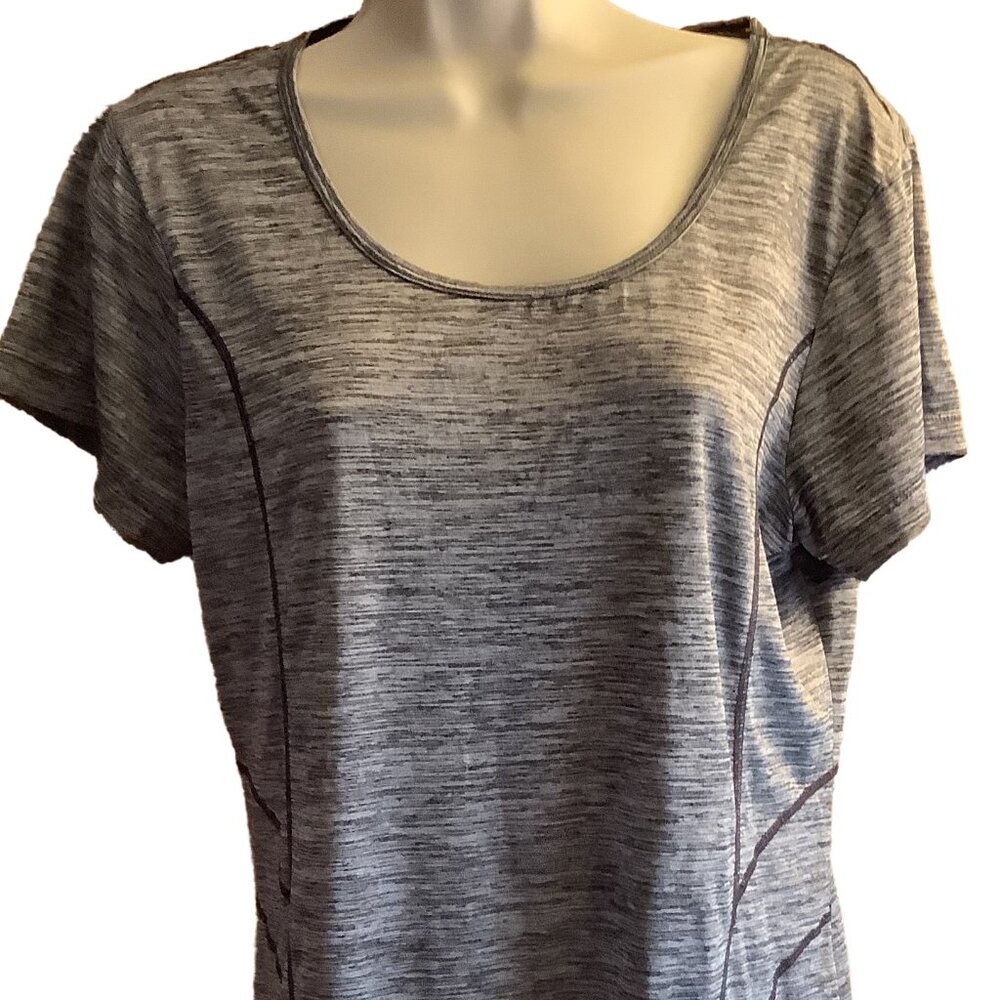 EUC Reebok Gray Short Sleeve Shirt Size: Medium
